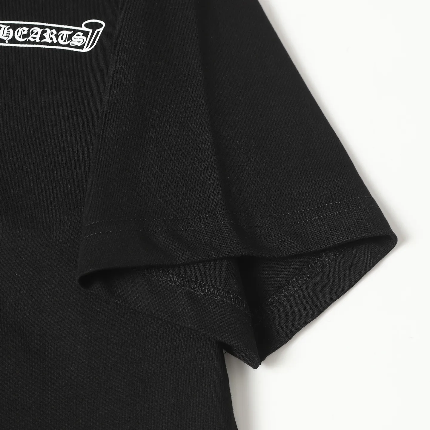 🅿️170 Chrome hearte/Chrome heart ch 25ss early spring new Sanskrit logo short-sleeved T-shirt. A must-have item for daily commuting for men and women in light luxury. The correct version is welcome to compare. Detailed features: ·280 grams of 100% pure cotton double yarn jersey fabric. ·Custom-dyed special thickening in the same vat. 32 count double-strand 1x1 thread. Size: XS-L